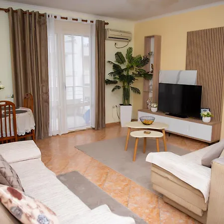 アパート Roxy's House Vlorë